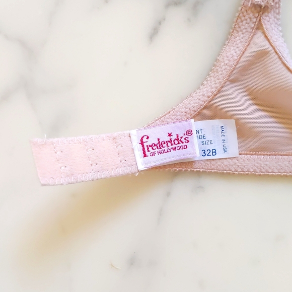 NWOT. Frederickas of Hollywood Lace and Padded with Adjustable Straps 32B Bra. - Picture 4 of 5